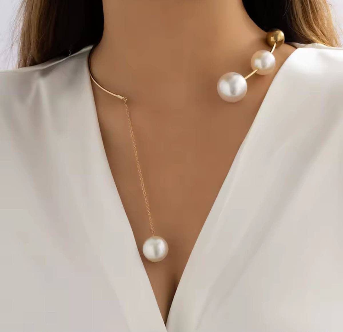 Asymmetric Pearl Drop Torc Choker Necklace